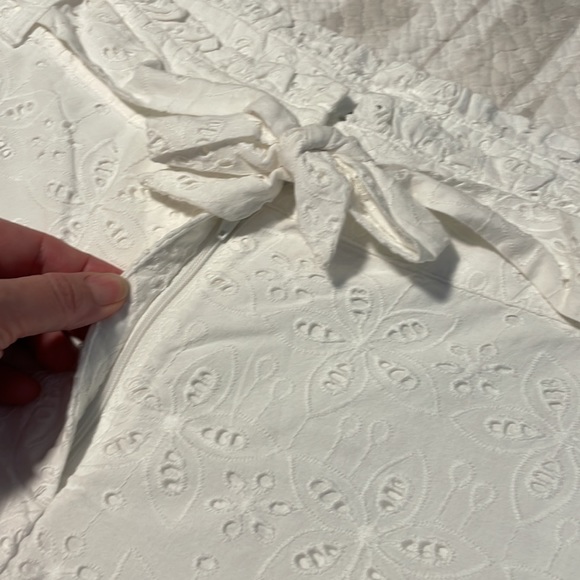 NWT Crown & Ivy White Eyelet Shorts 16 - Picture 7 of 13